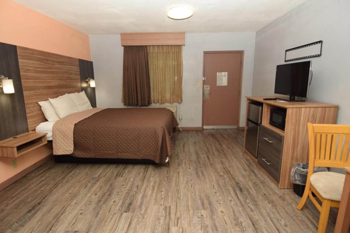 University Manor Inn - Housity