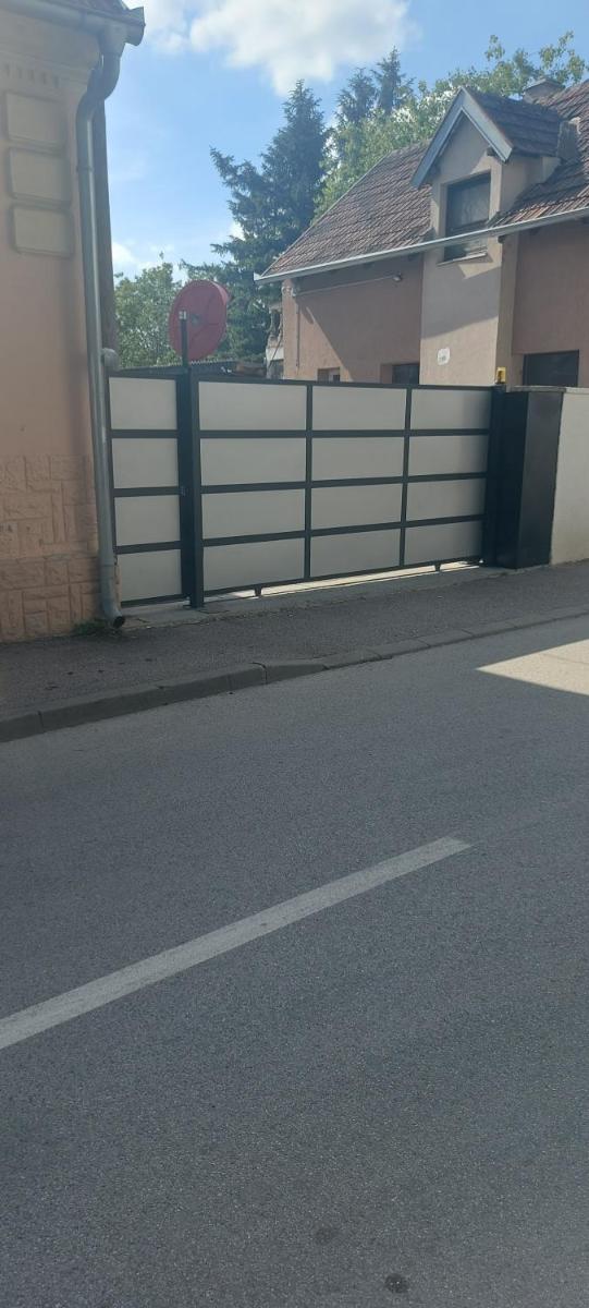 Apartman ESPRESSO sa parkingom - Housity