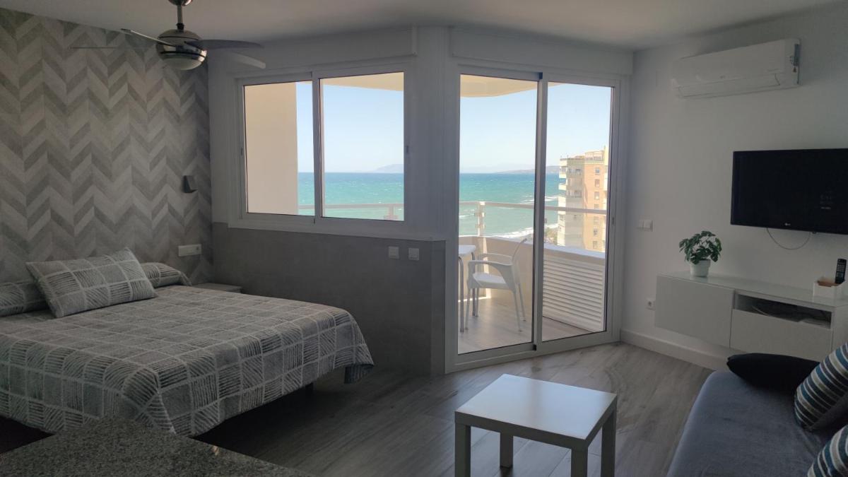 MIRADOR PLAYA Torrox-1ª línea playa con piscina - recién reformado - Housity