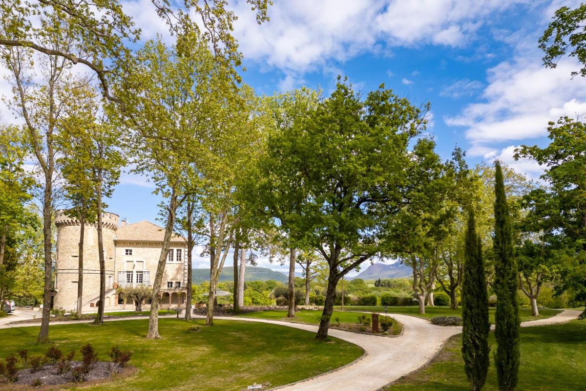 Jardin de l'établissement Château Les Oliviers de Salettes