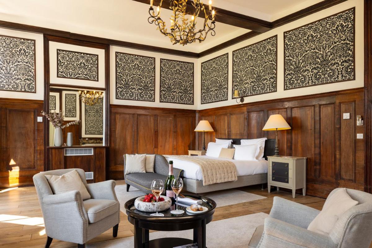 Coin salon dans l'établissement Château Les Oliviers de Salettes
