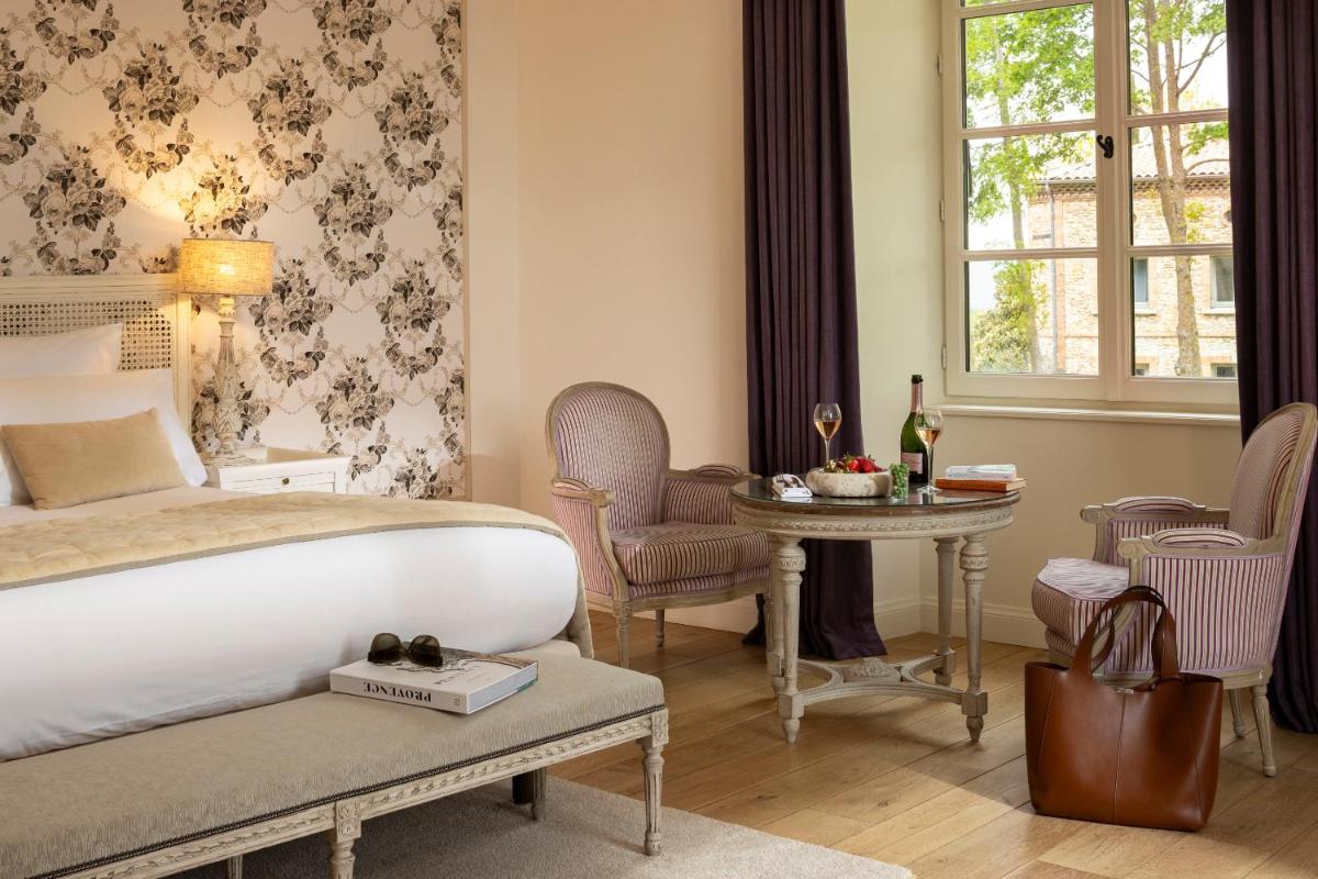 Coin salon dans l'établissement Château Les Oliviers de Salettes