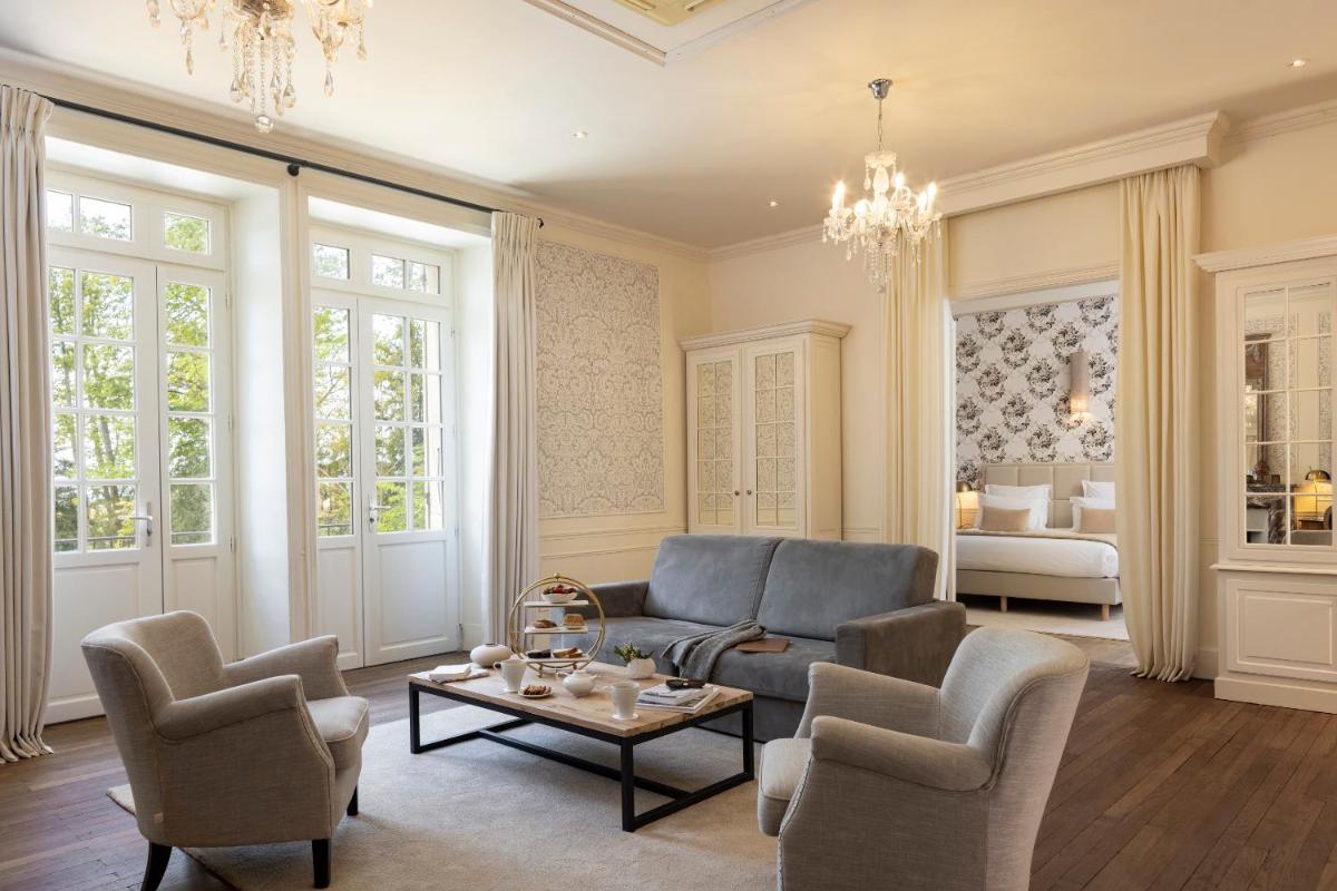 Coin salon dans l'établissement Château Les Oliviers de Salettes