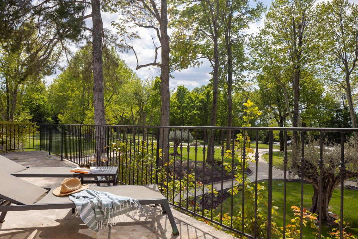 Jardin de l'établissement Château Les Oliviers de Salettes