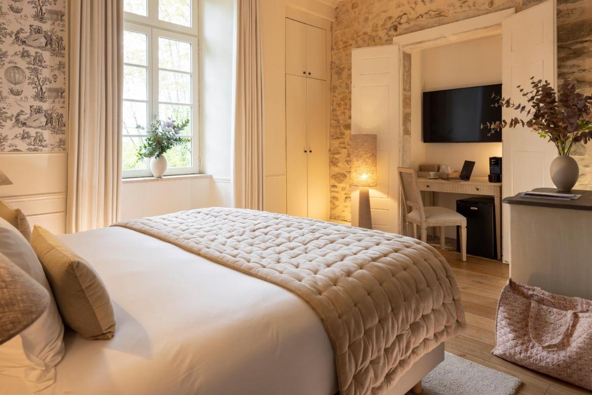 Télévision ou salle de divertissement dans l'établissement Château Les Oliviers de Salettes
