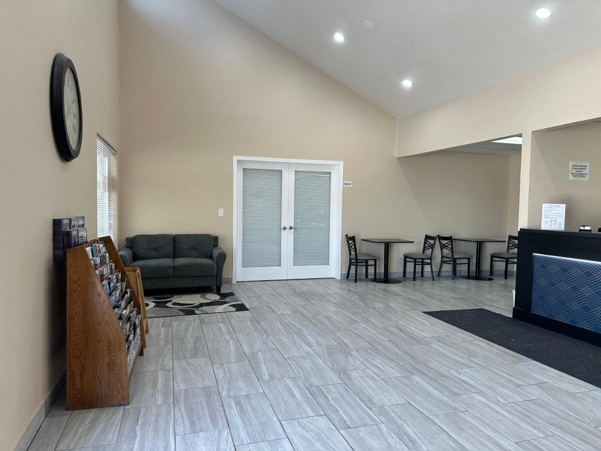 Super 8 by Wyndham Grand Island - Housity