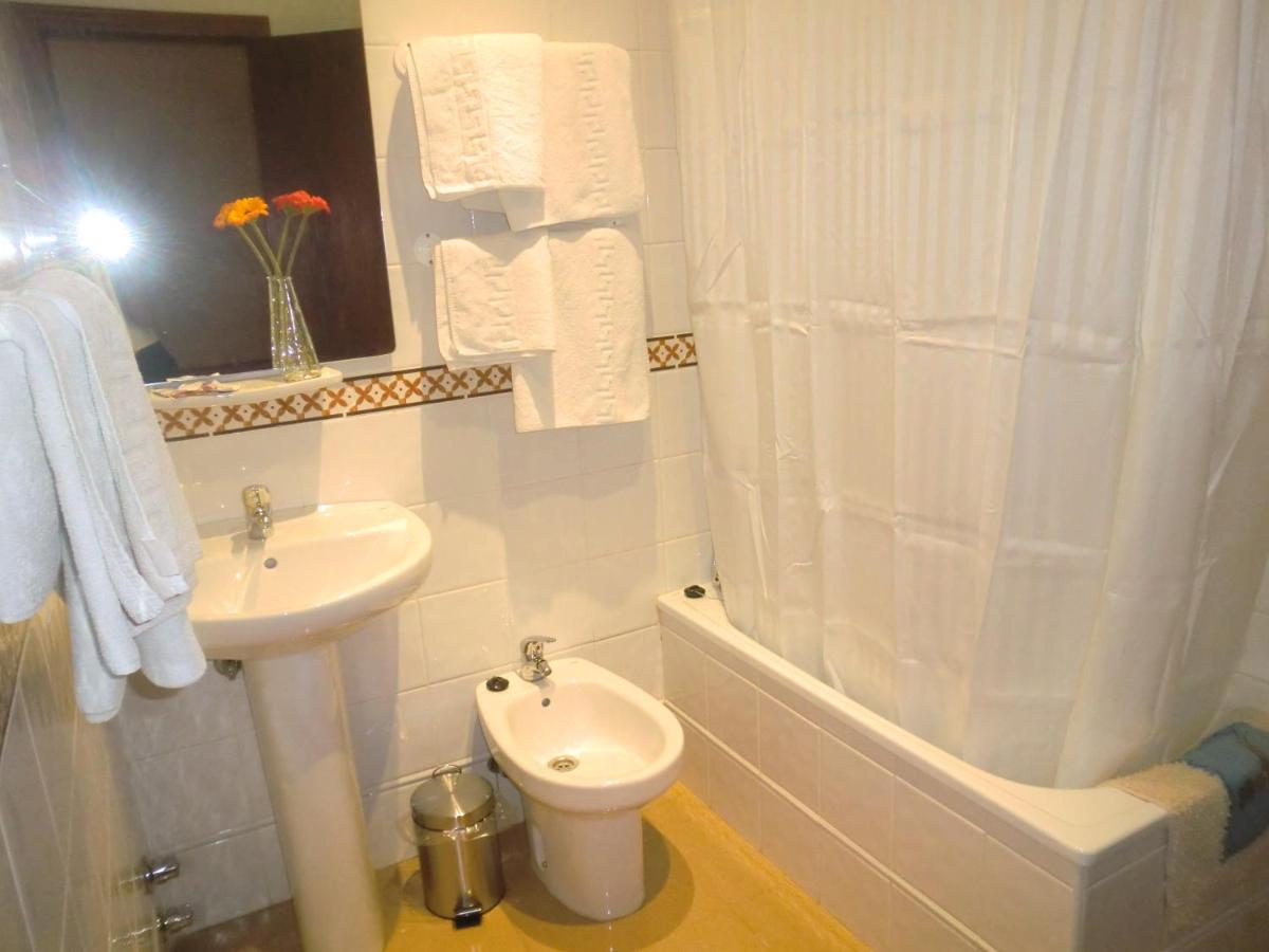 Hostal Santa Ana - Housity