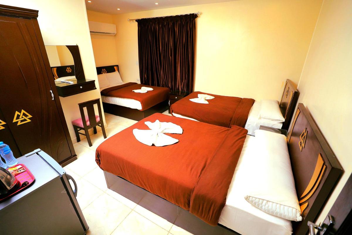 MagiC Pyramids INN - Housity