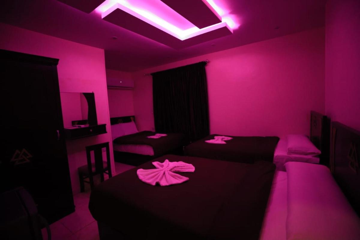 MagiC Pyramids INN - Housity