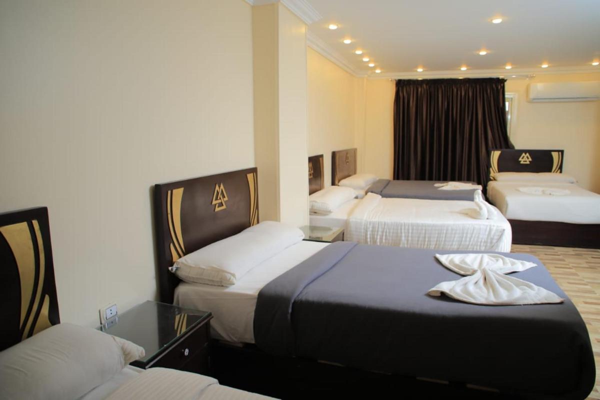 MagiC Pyramids INN - Housity