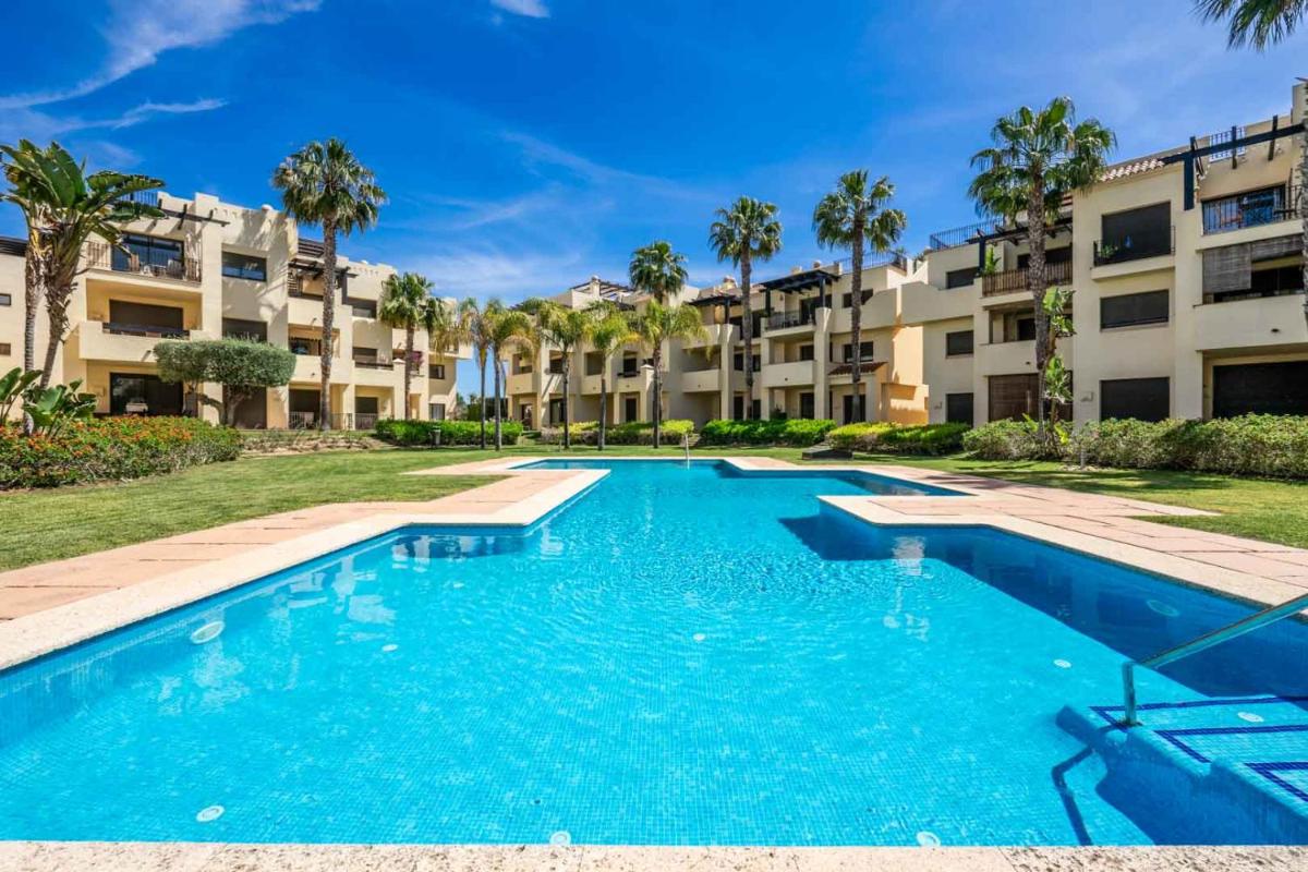 Lovely 3 Bedroom Villa & Pool Access - Housity