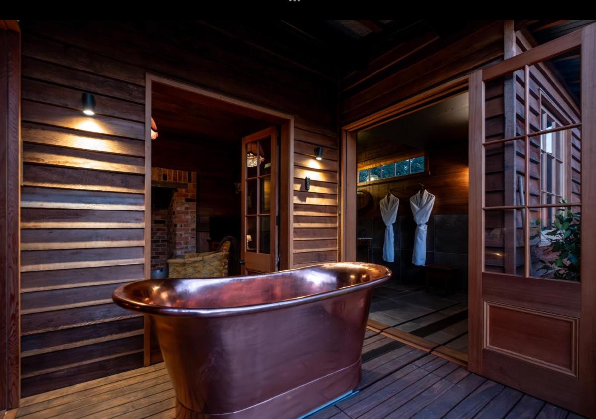 Old Bishop's Quarters Heritage, Modern & Unique Accommodation - Housity