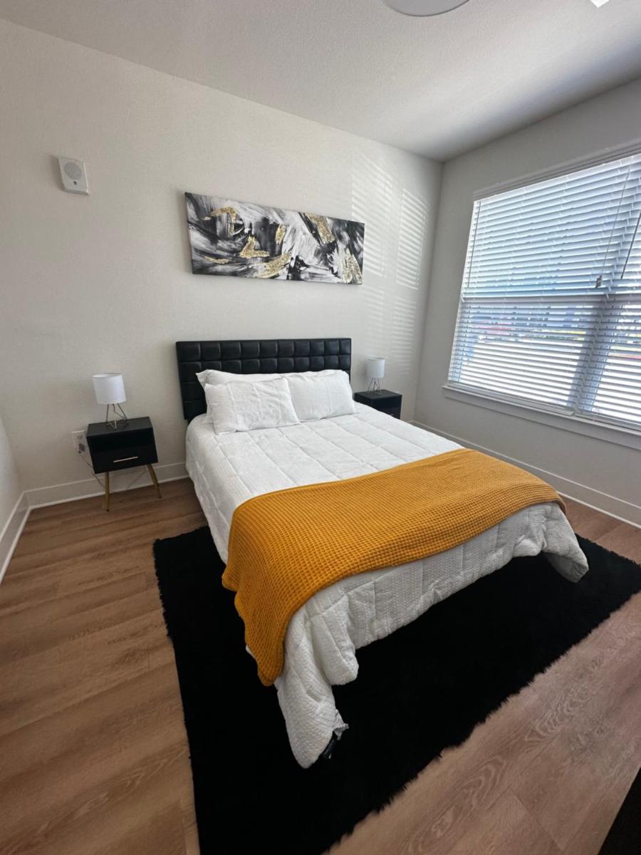 Devine living in the med center - Housity