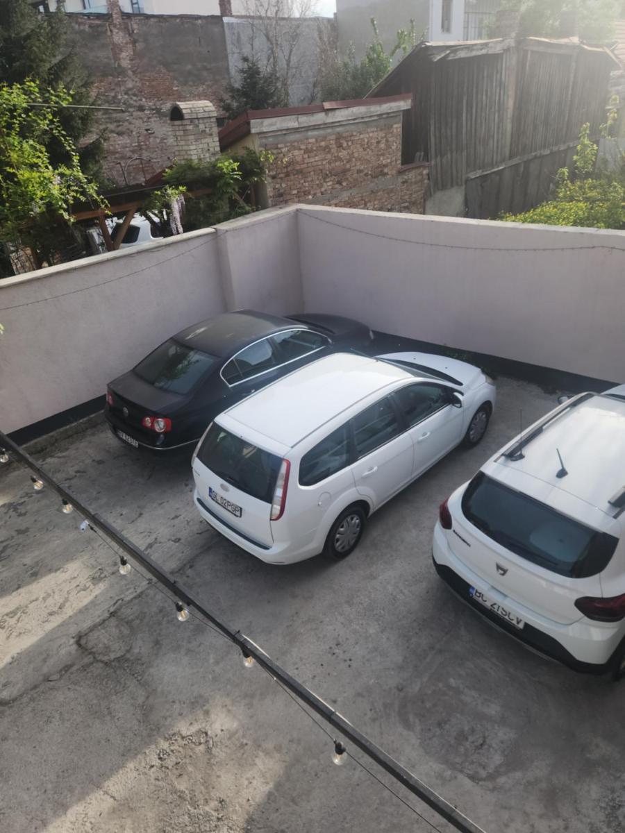 Csikos Apartment - Housity