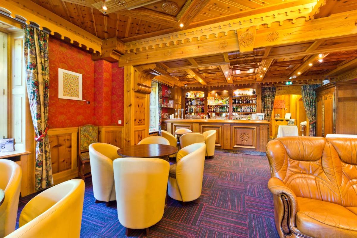 Coin salon dans l'établissement Aiguille du Midi - Hôtel & Restaurant