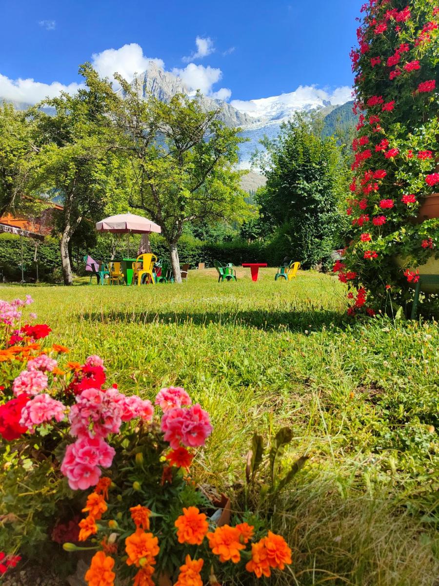Jardin de l'établissement Aiguille du Midi - Hôtel & Restaurant