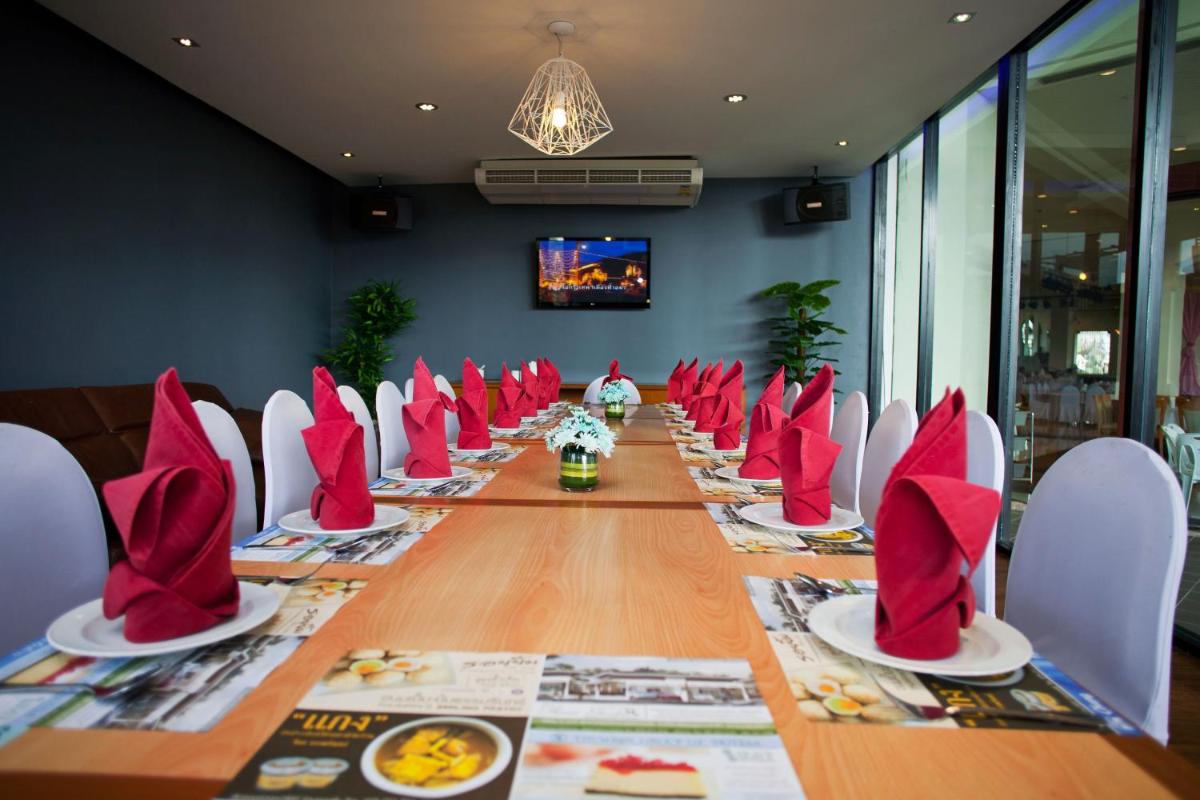 Thumrin Thana Hotel - Housity