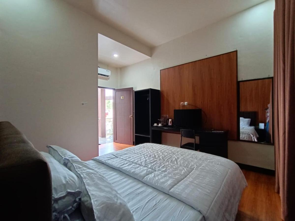Morowali Beach Hotel - Housity