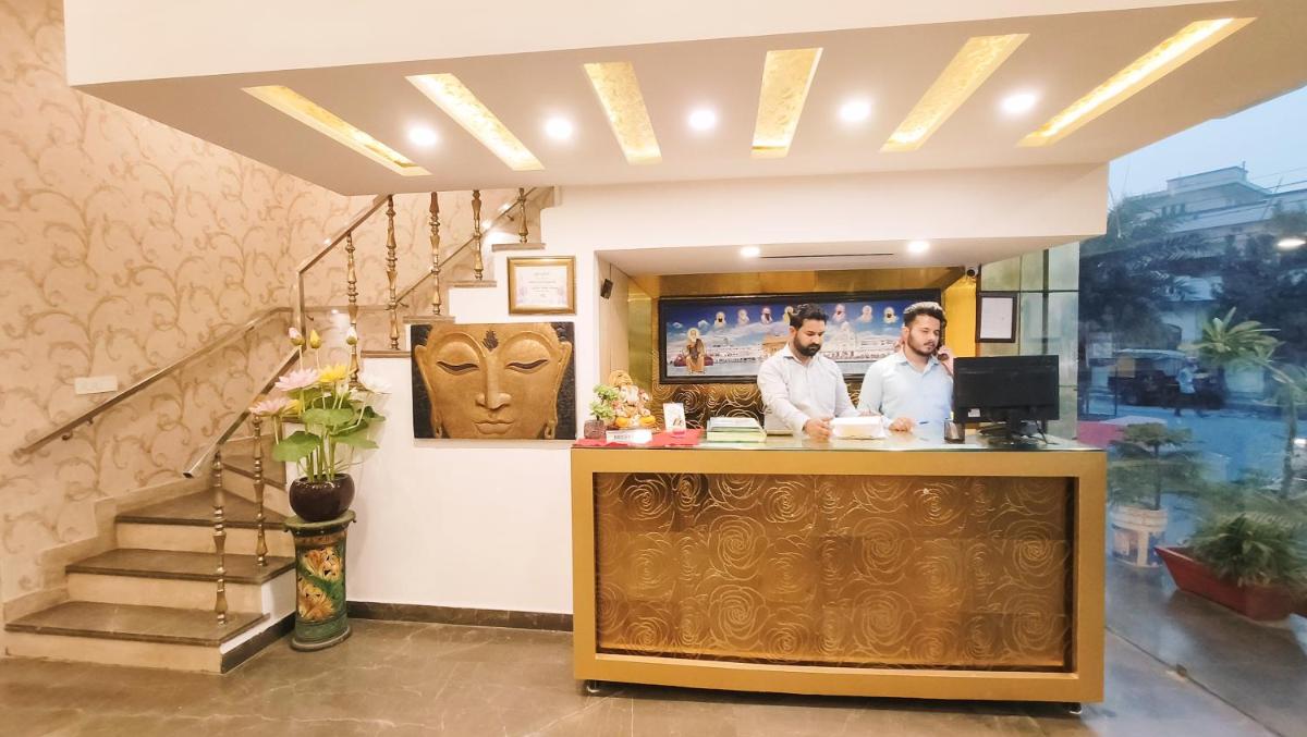 Hotel Sallow Royal Suites - Housity