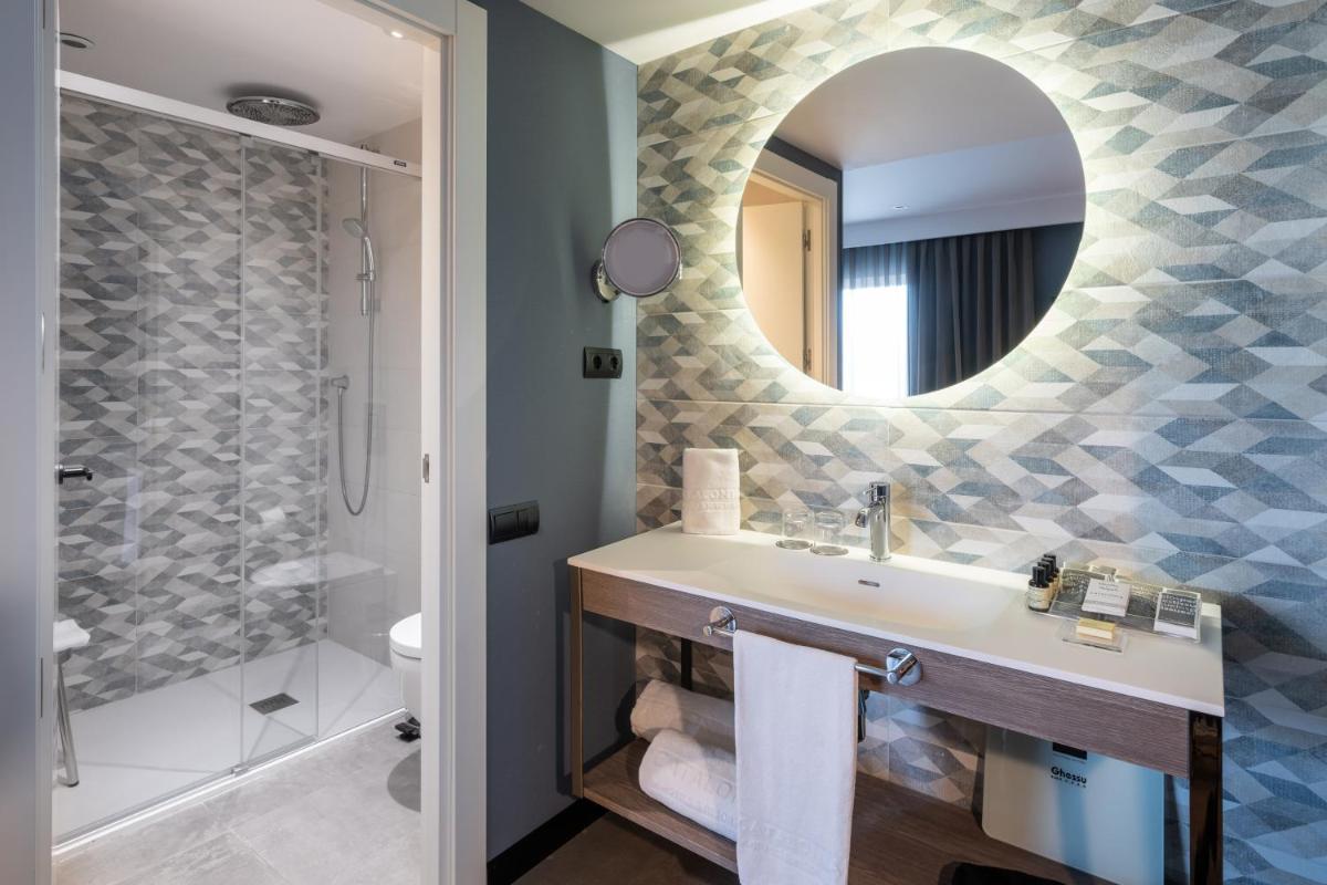 Un baño de Catalonia Atenas