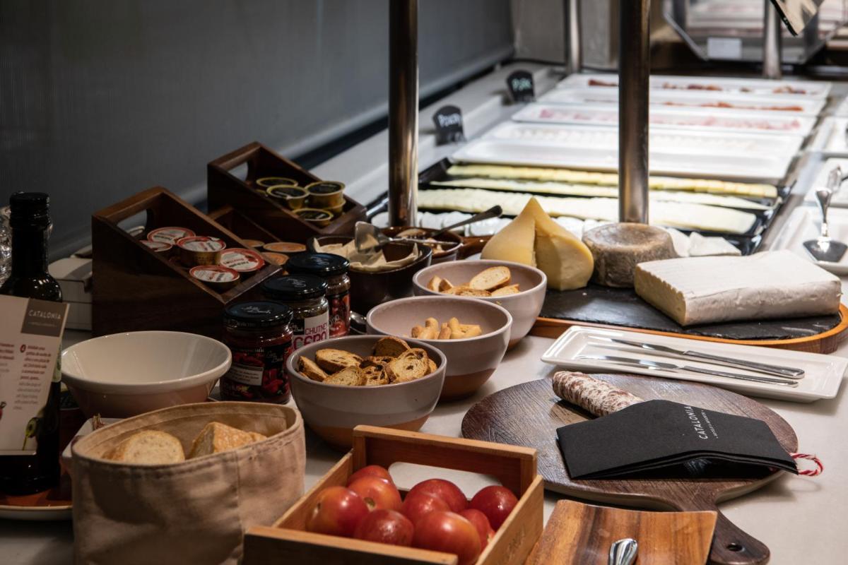 Comida en o cerca de este hotel