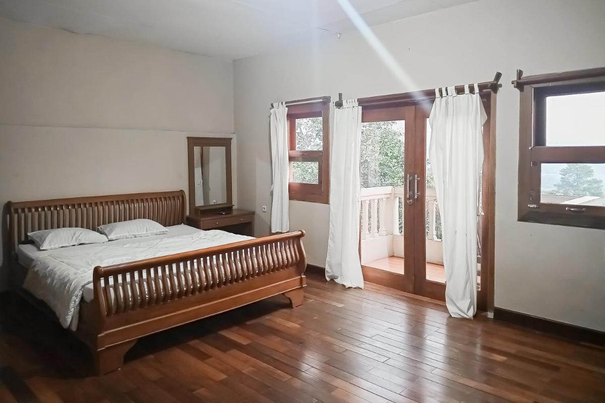 Villa d'Oasis 2 Puncak Mitra RedDoorz - Housity