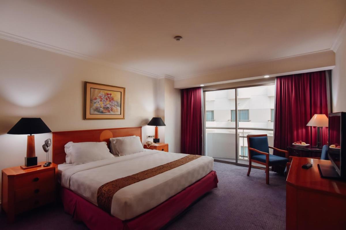Surabaya Suites Hotel Powered by Archipelago - Housity