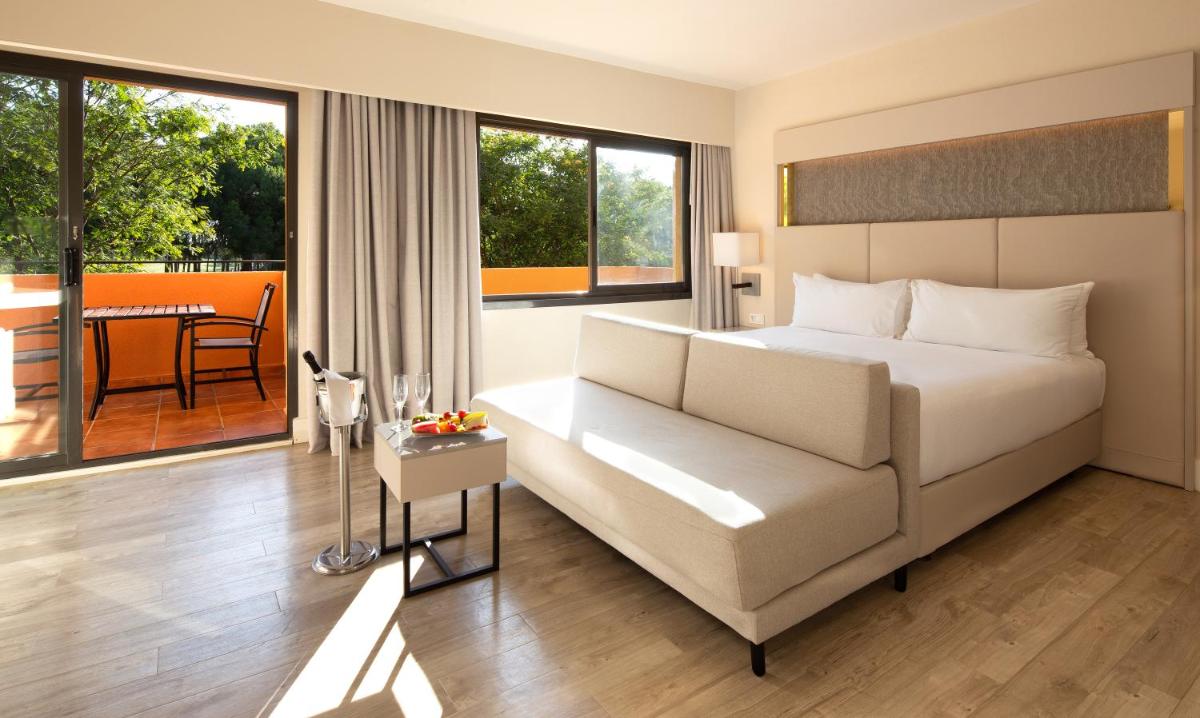 Zona de estar de DoubleTree by Hilton Islantilla Beach Golf Resort