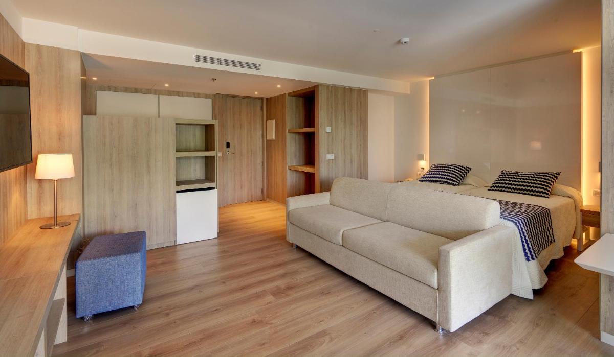 Cama o camas de una habitación en Hipotels Bahia Cala Millor - Adults Only