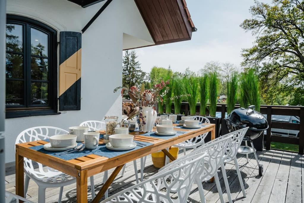 Lake house with sun terrace for 8 guests - Housity