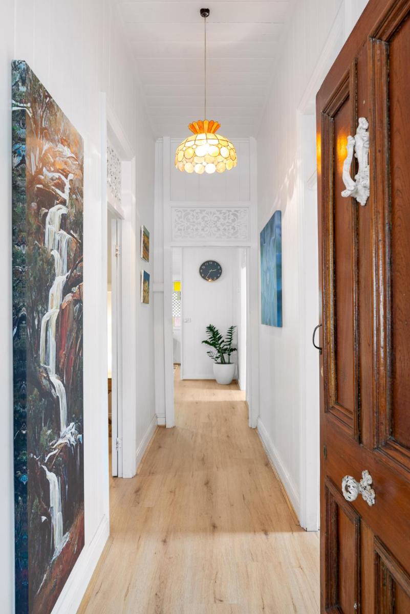 Suitetrails - Minutes walk to Southbank- 5BR- 10 guests-Heritage Queenslander