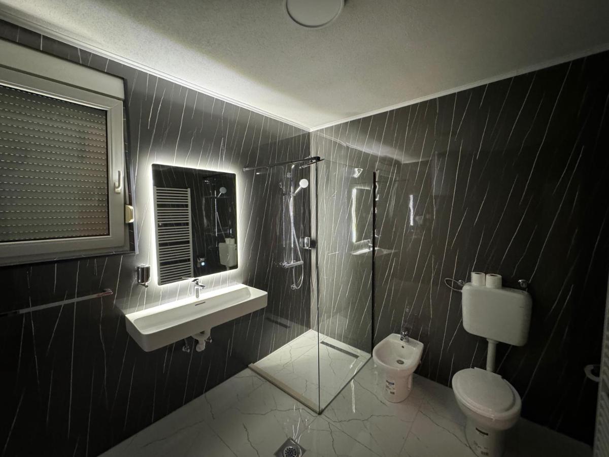 Hotel Villa Nadin - Housity