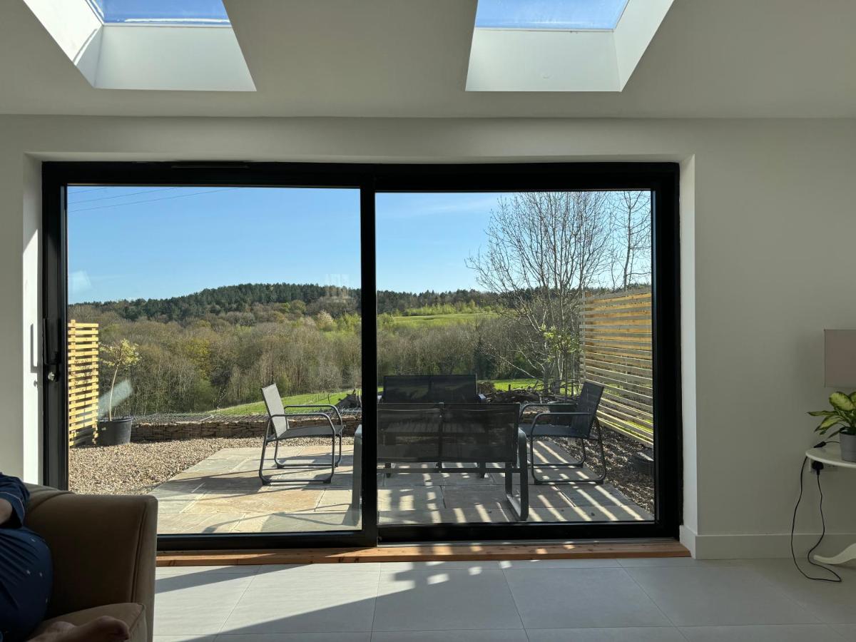The Tack Store, Modern 3 Bed, 6 person, Barn in a Rural Setting with Great Access - Housity