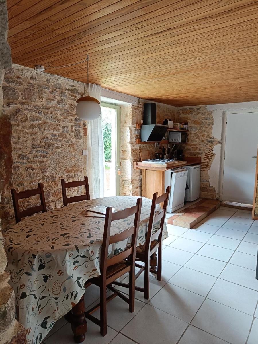 Les Pieds dans l'eau, Gîte la Source - Housity