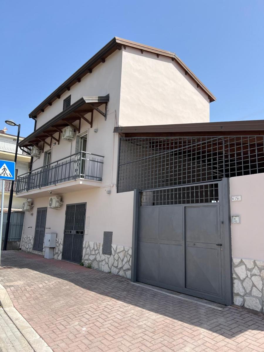 Appartamenti Minturnae Relais B&B - Housity