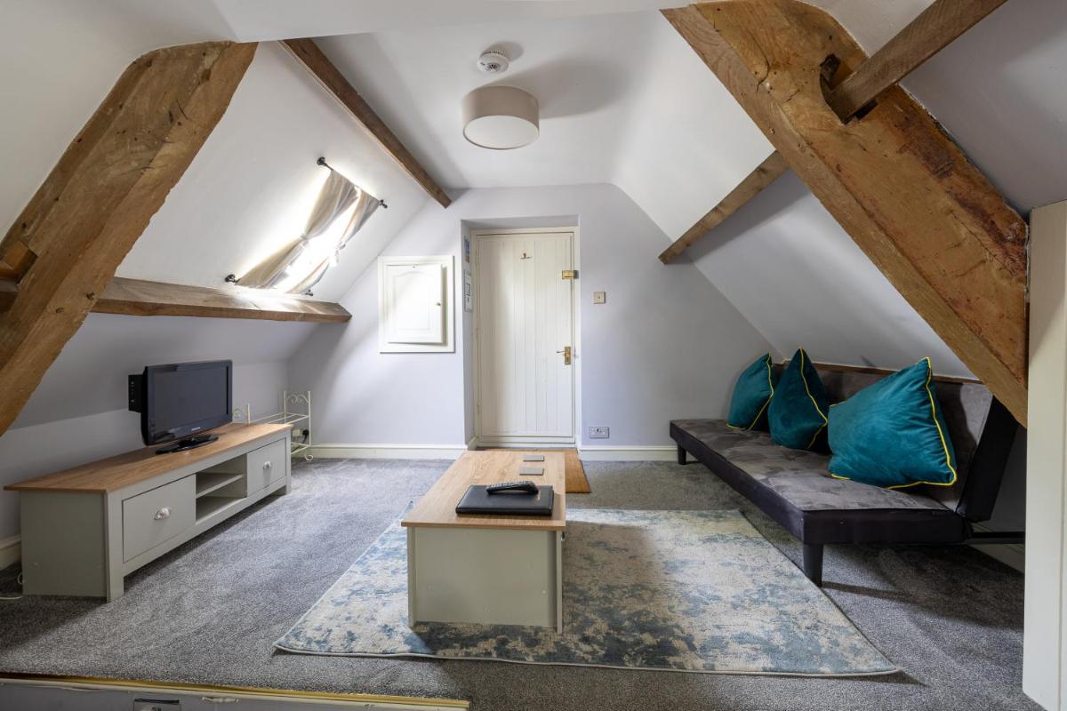 The Coach House Beautiful Georgian Apartment Wifi and Parking near Bath - Housity