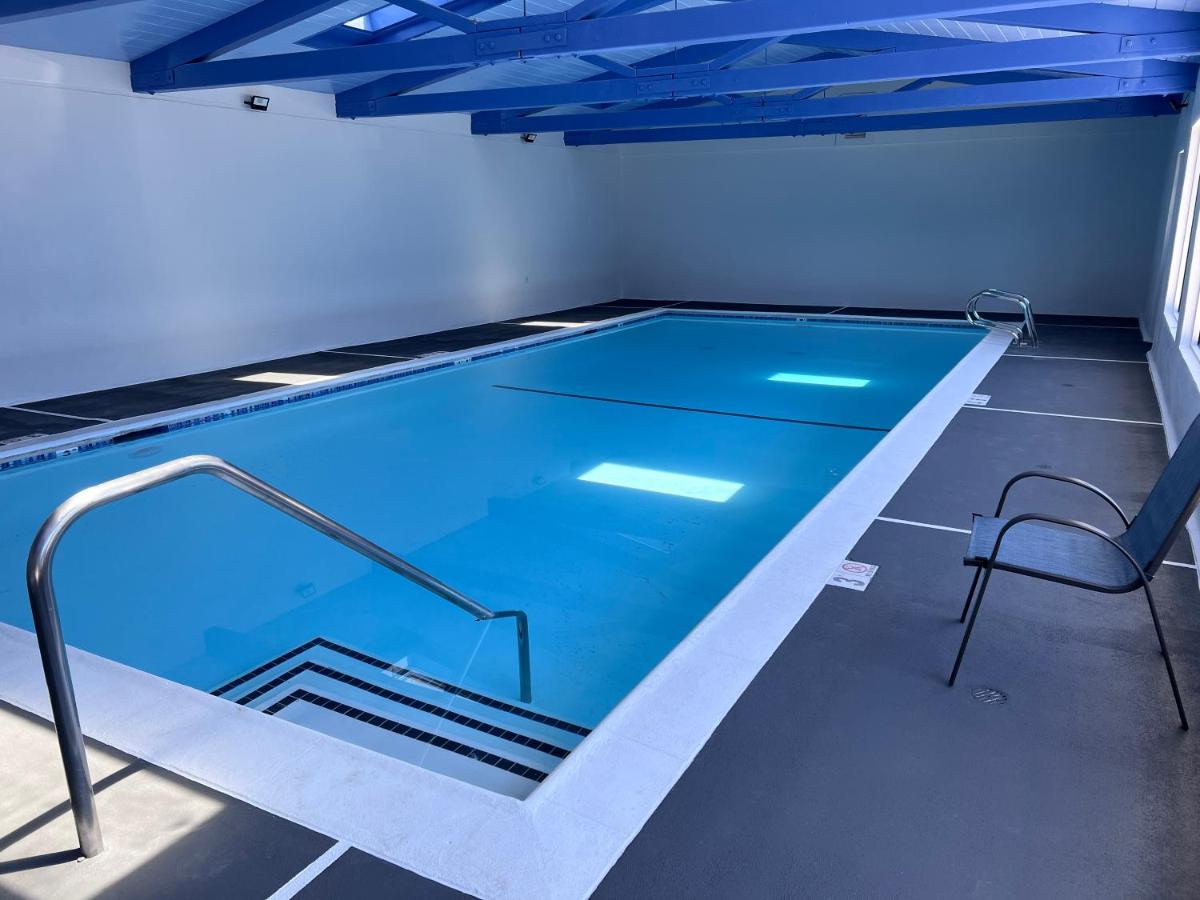 Surf City Inn & Suites - Housity