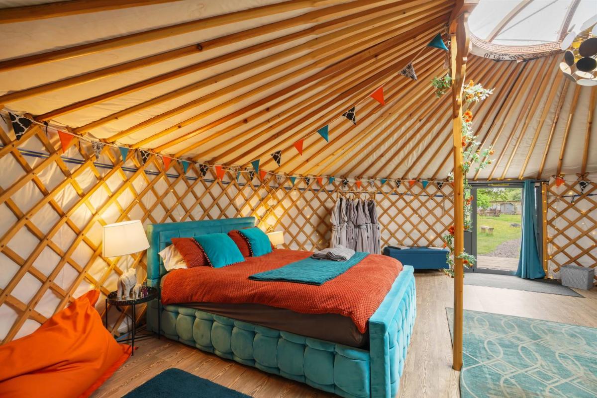 Glamp and Tipple Ltd - Housity