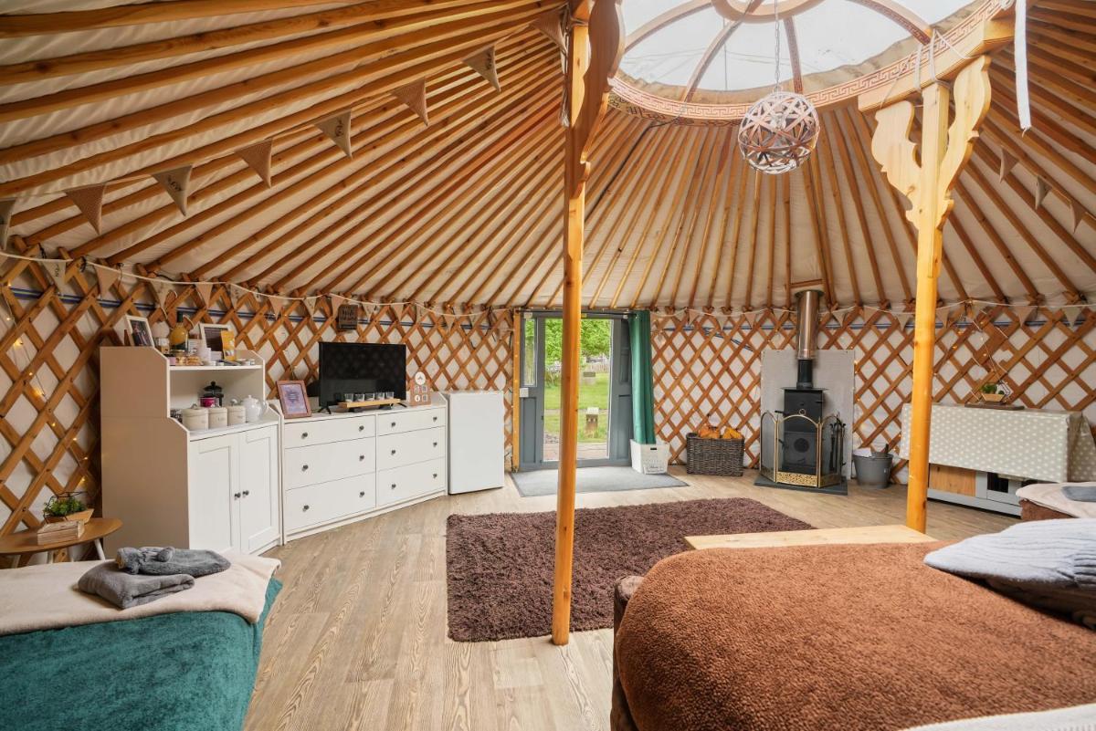 Glamp and Tipple Ltd - Housity