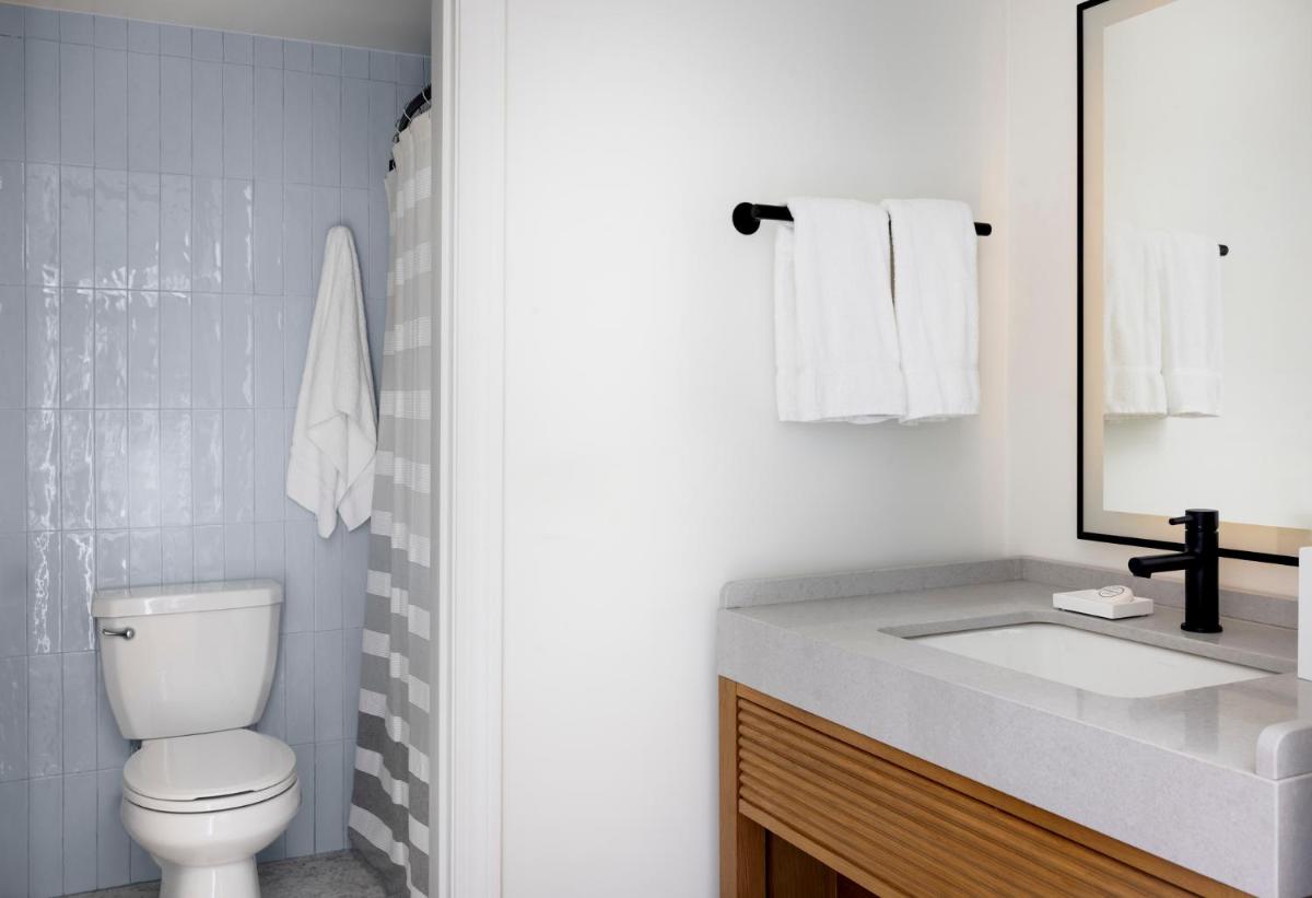 Red Jacket Beach Resort - Housity