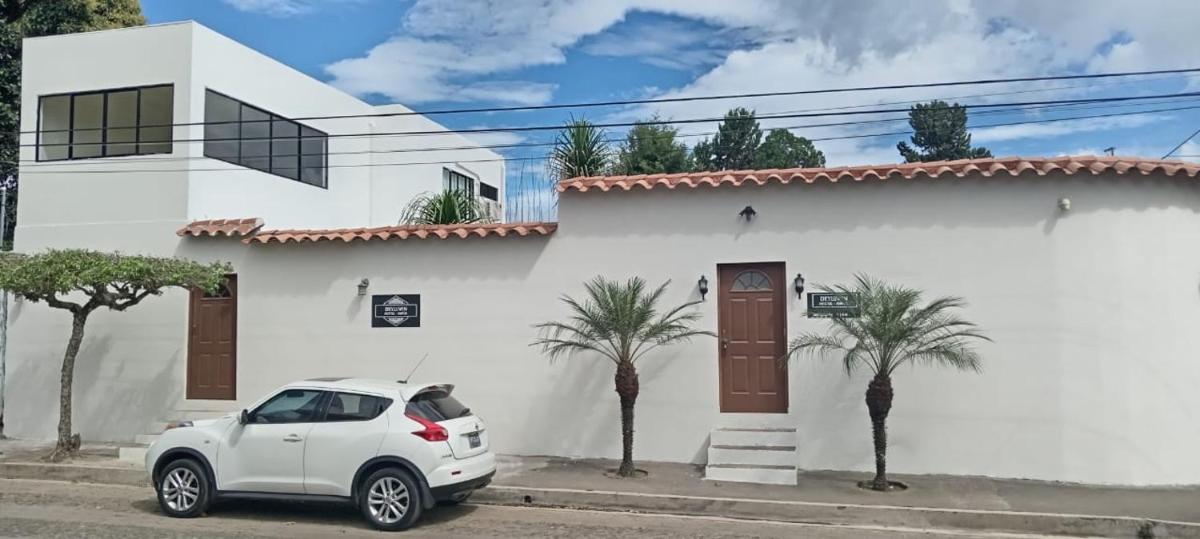 Hostal DEYLUWIN - Housity