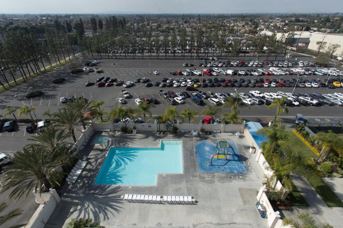 Knott's Hotel - Housity