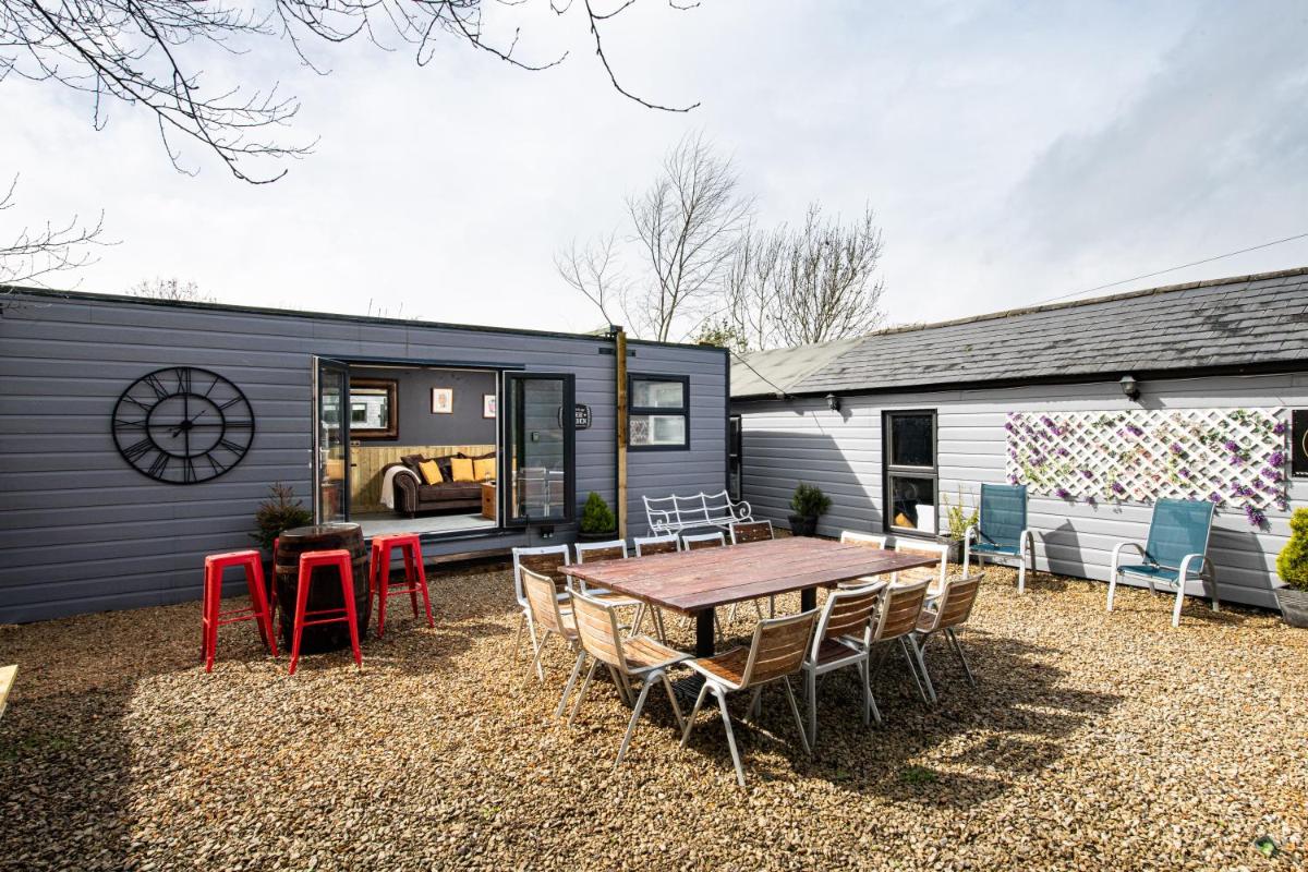 The Pine Lodge with Hot Tub and Games Room - Housity