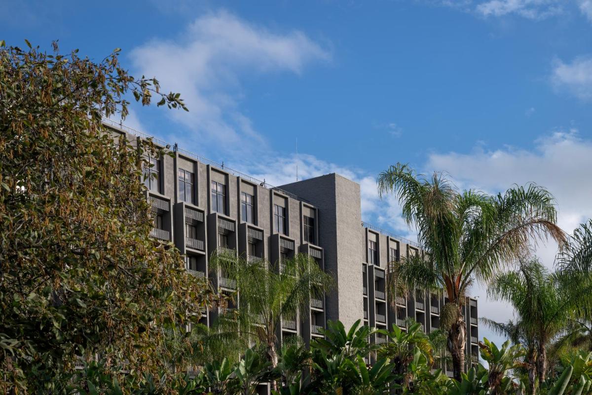 Knott's Hotel - Housity