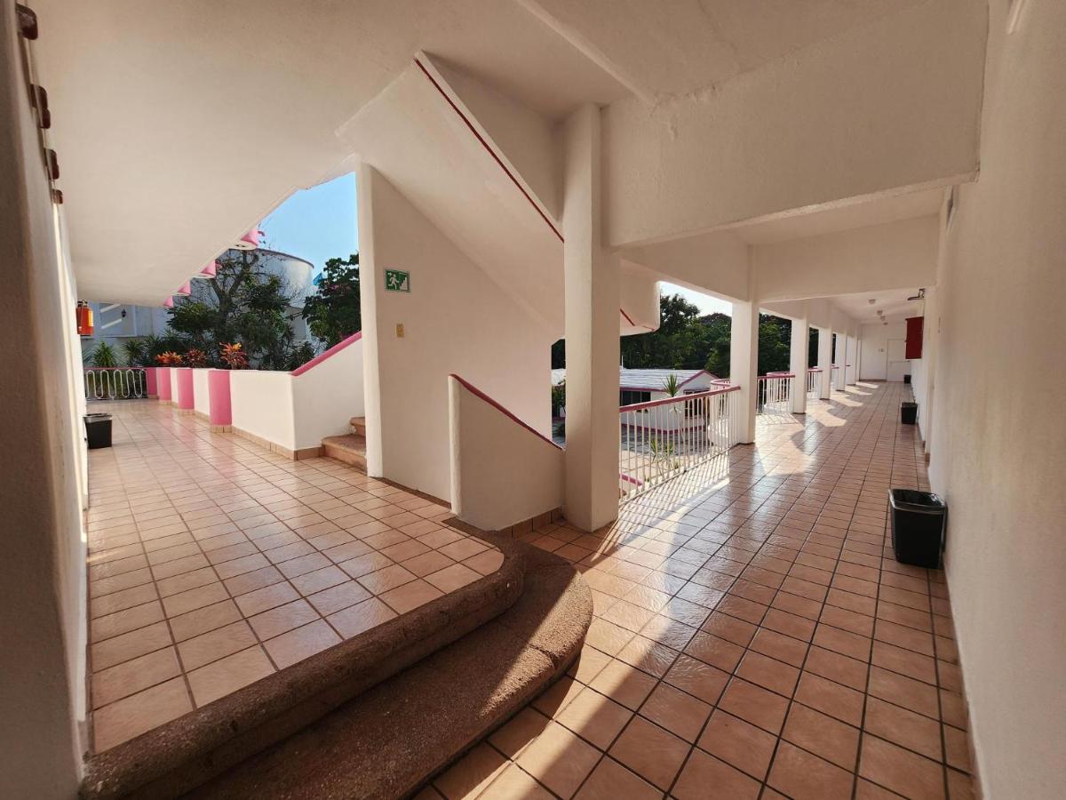 Hotel Hacienda del Rio Oaxtepec - Housity