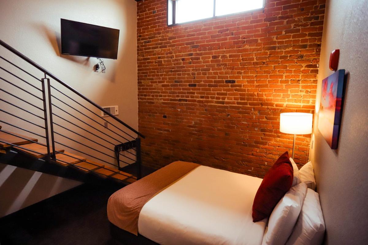 The Hotel Sturgis - Housity