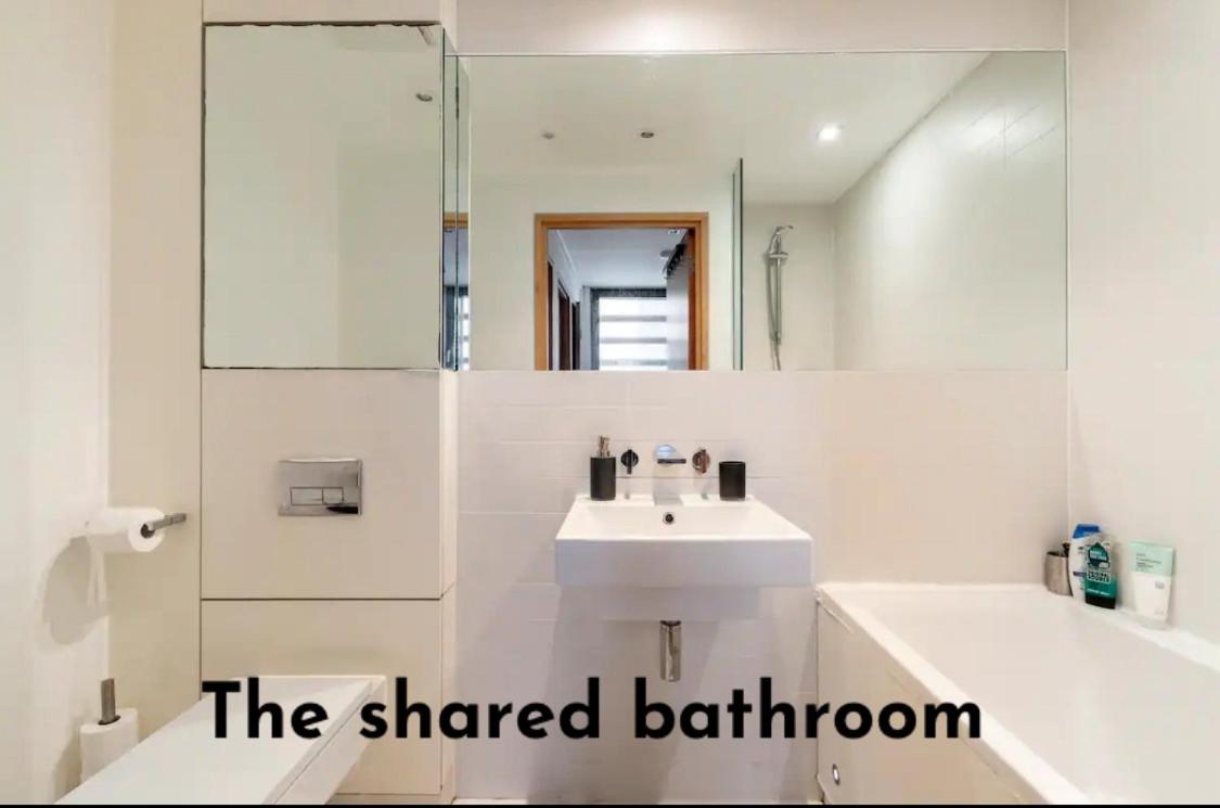 Double Room with Private Balcony - Housity
