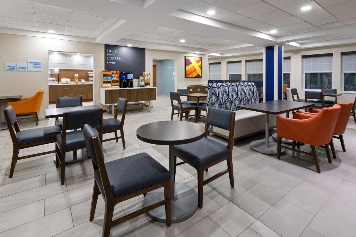 Holiday Inn Express Hotel & Suites Freeport by IHG - Housity
