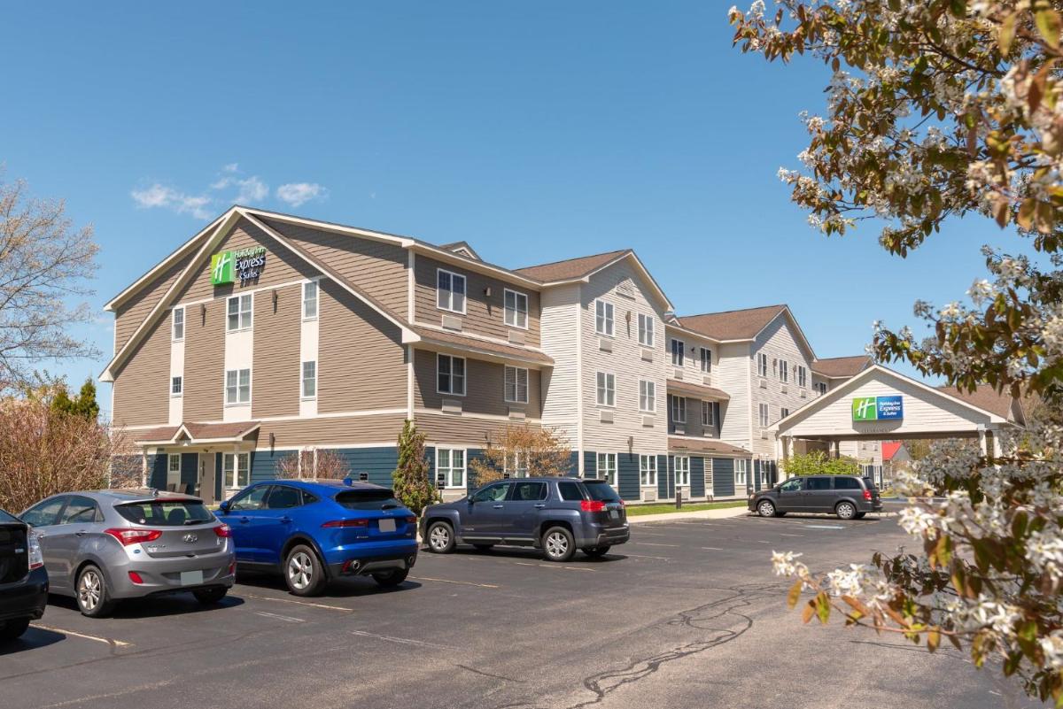 Holiday Inn Express Hotel & Suites Hampton South-Seabrook by IHG - Housity