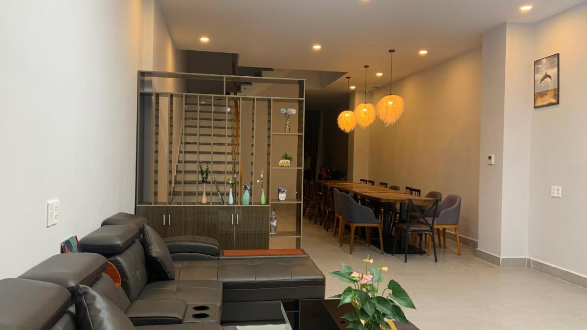 8BR west coast Phu Quoc beach townhouse shared swimming pool - Housity